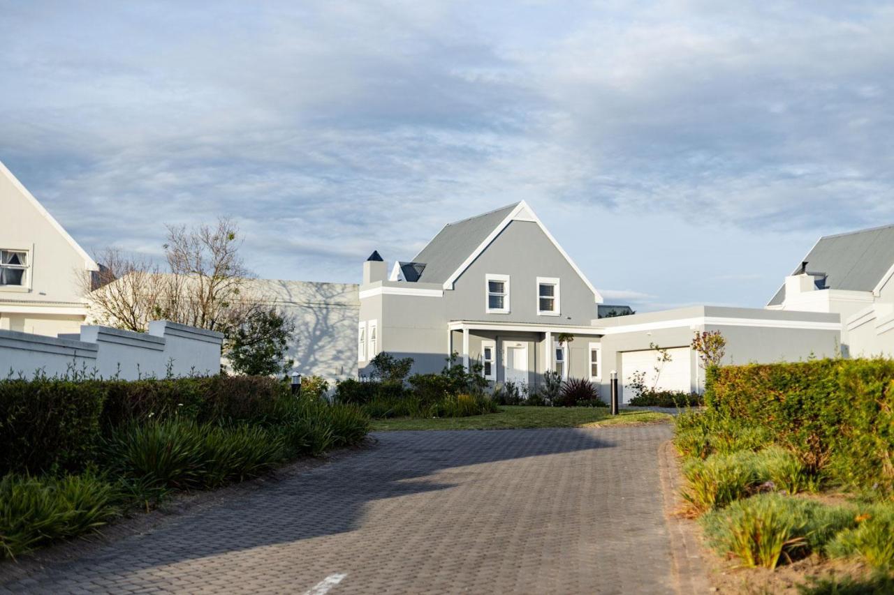 Kingswood Hamlet No 5 Holiday home *